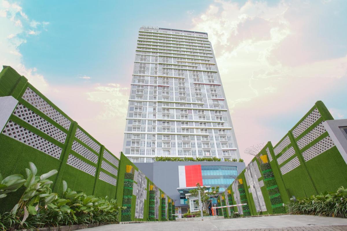 Life Taman Melati Merr Surabaia Exterior foto